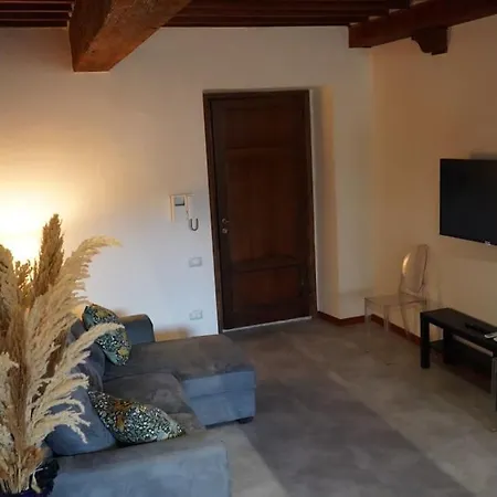Loft Moderno Ubicato Nel Centro Storico Di *